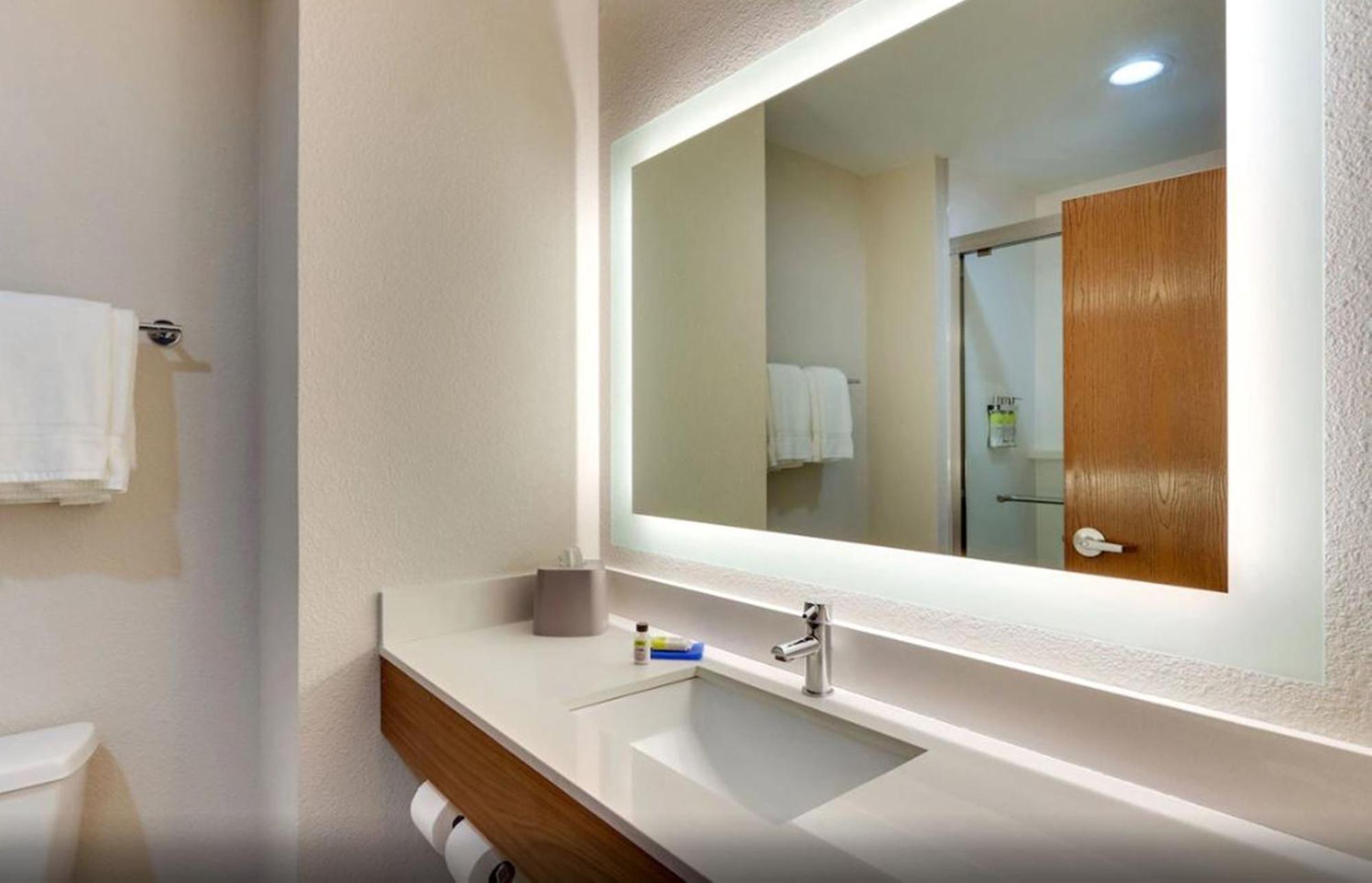 Holiday Inn Express Lake Worth Nw Loop 820 By Ihg Форт Уорт Екстериор снимка